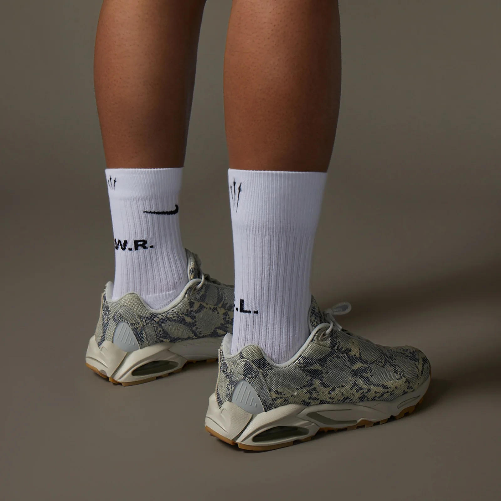Hot Step - Image 7
